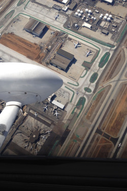 fuckyeahairplaness:  Over LAX, by me