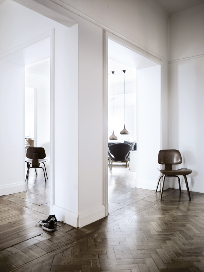 urbnite:  Eames Molded Plywood Lounge 
