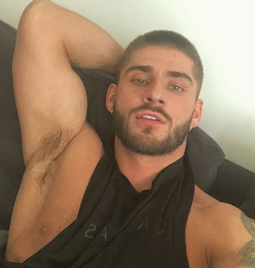 juicybros:  Handsome bro showing his chest, bicep and sweaty armpits