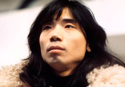 twixnmix: Japanese percussionist Stomu Yamashta photographed by Michael Putland in London, 1975.