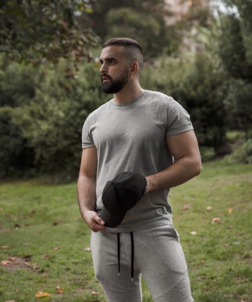 surlhomme:DAAAMMMNNN…….Hotmangr2