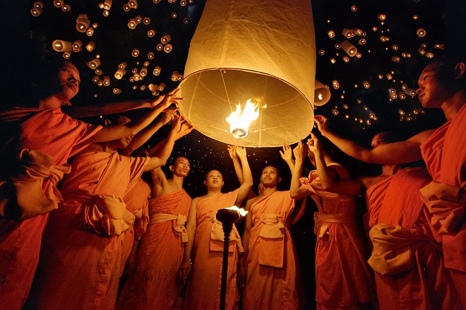 nubbsgalore:  lantern launch for loi krathong at the temple of wat chai mongkol