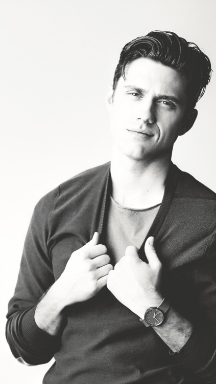 fantasy-tostudy:iphone backgrounds | aaron tveit