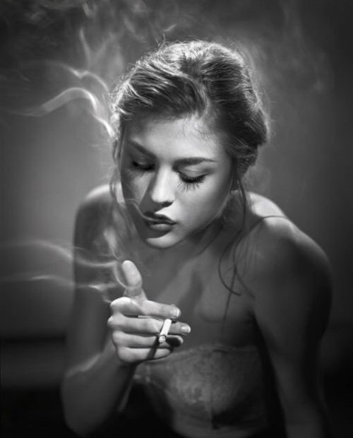 ds426:Francis Bean Cobain is a smokers dream!