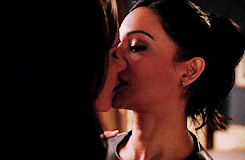 girly-lovee:  Is anyone else obsessed with Kalinda and Lana? 