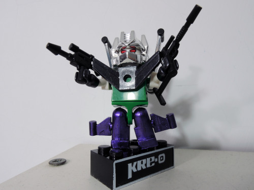 Look who I made today 8DI use Custom Kreon Soundwave and Starscream to make Sixshot.I needed to borr