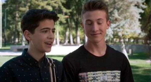 OH MY GOD T.J YOU JUST CANT GET ENOUGH OF CYRUS CANT YOU