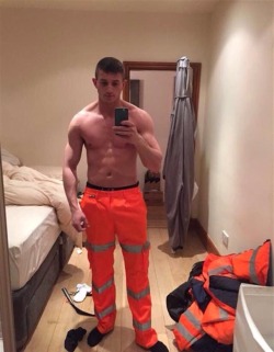 straightrealmen:  Total tradie straight hunk