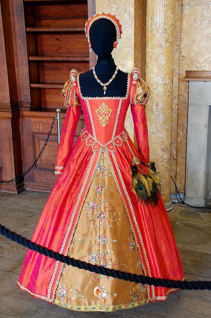 Renaissance costuming (click to enlarge)