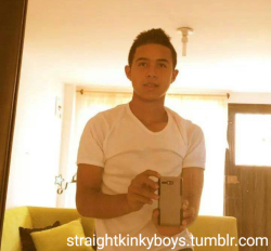 straightkinkyboys:  Jhonier / 18 años / Colombia¡Qué tal!Está noche les presento a Jhonier, un rico chavito hetero colombiano, quien tiene una buena verga. ¿Qué les parece?¡Disfrútenlo!      Rebloguea para que más personas lo vean.  Sigue / Follow