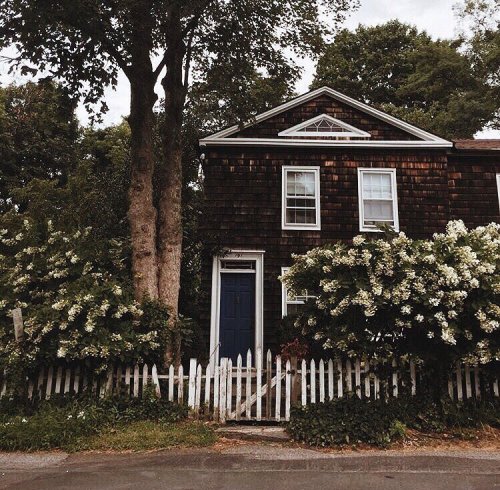 kristenmerieandacupoftea: Out here in Sag Harbor for the day shooting some photos for my newest client. I’ve never been here before, it’s beautiful! 📷 (at Sag Harbor Hamptons) 