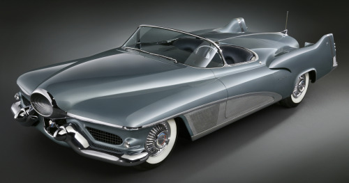 carsthatnevermadeitetc:  Buick Le Saber, 1951. Styled by Harley Earle and presented at the GM Motorama, the Le Saber took inspiration from jet aircraft designed featured the first ever wraparound windshield