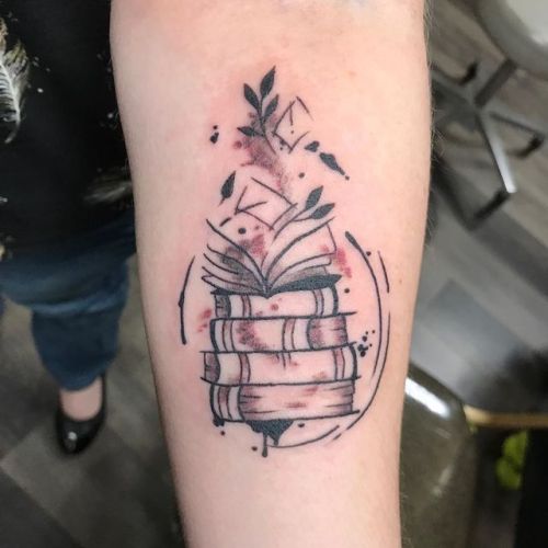 Cool stylized book piece  #tattoo #tattoos #blackandgreytattoo #booktattoo #nerdytattoos #girlswitht