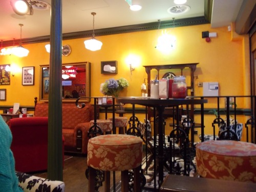 my-year-of-travel: Central Perk Cafe, Liverpool The shop next door is Tribbiani Pizza