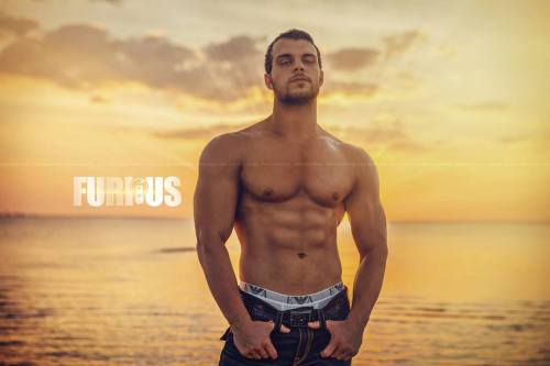 cdnlifter27:  Jonny ReidPhotos: FuriousFotog