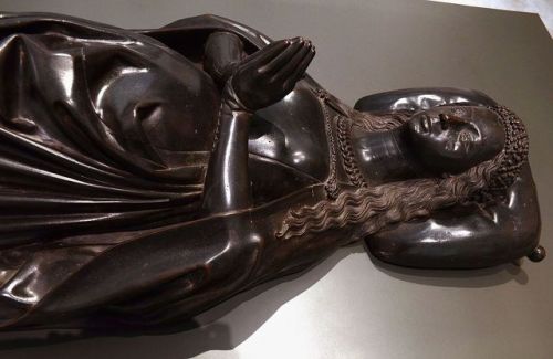 Recumbent effigy of Isabella of Bourbon, spouse of Charles the Bold, future Duke of Burgundy, in Sai