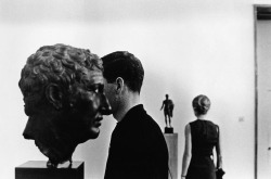 B22-Design:  Elliott Erwitt - Acropolis Museum, Athens 