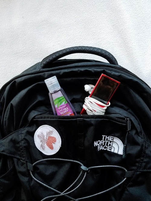 cafeastudia - WHAT’S IN MY BACKPACK - SOPHOMORE YEAR OF COLLEGE...