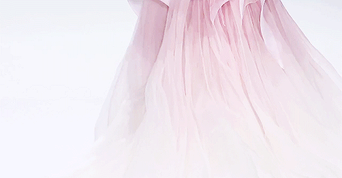 RALPH & RUSSO Couture Spring 2015if you want to support this blog consider donating to: ko-fi.co
