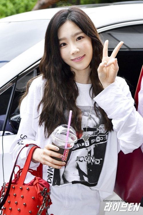 Taeyeon (SNSD) - Happy Together 3 Recording Pics