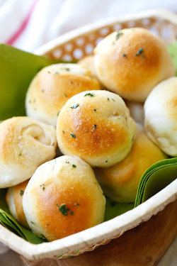 foodffs:  Garlic Herb Cheese Bombs Really