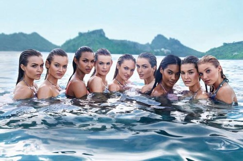 Victoria’s Secret angels – Care for a dip?