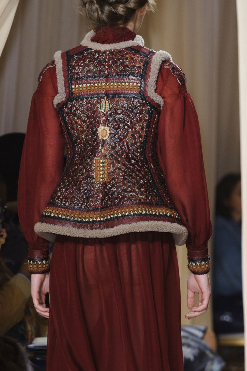 agameofclothes:What a nobel woman of Novors would wear, Valentino