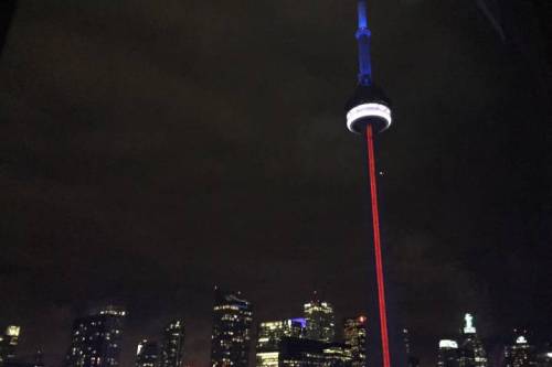 allthecanadianpolitics:Toronto, Canada stands with Paris.