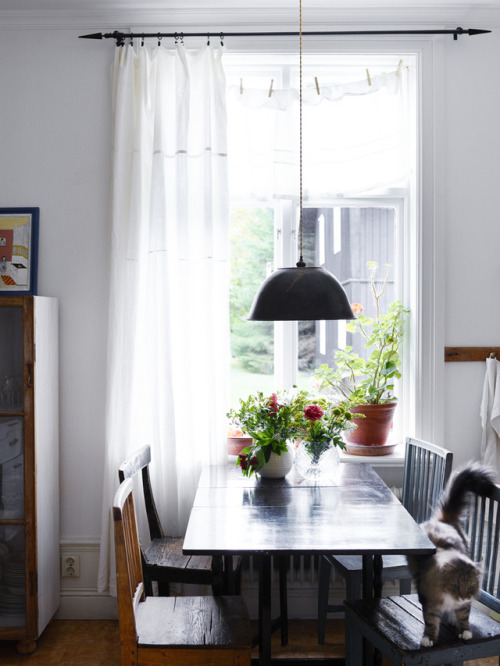 gravityhome:Vintage home in Sweden | photos by Anna KernFollow Gravity Home: Instagram - Pinterest -