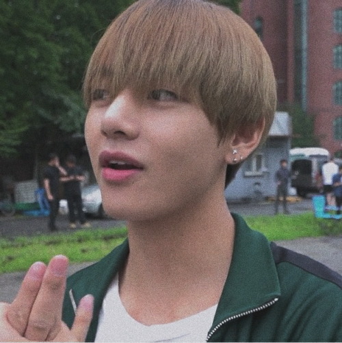 kim taehyung ๑♡՞↳ like if saving