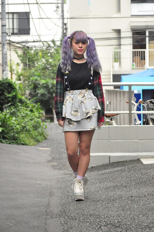 gyaru-coordinates:  I think the bag + skirt combination is lovely. Brands: Jouetie,