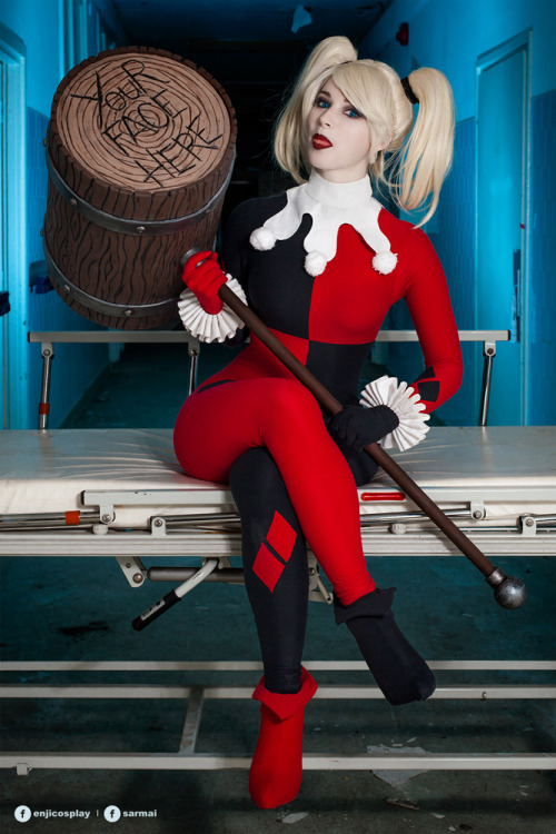 New cosplay photoshoot pictures! Enji Night as the Classic Harley Quinn.Photo: Sarmai