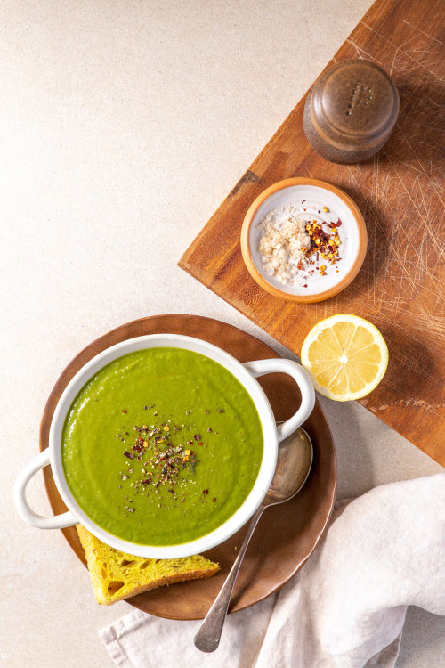 aplantbasedworld: Broccoli soupThis cumin scented broccoli soup is packed with greens, plus white be