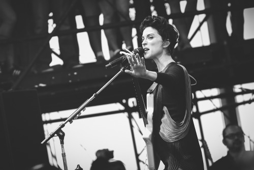 erictra:  Destroy all humans!Annie Clark of St. Vincent live @ SASQUATCH! Music FestivalPhoto: Eric Tra