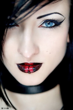 dark-beauties:  Dark beauty