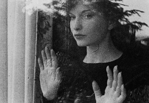 poncho-honcho: benafflecks:Meshes of the Afternoon (1943) dir. Maya Deren & Alexander Hammid May