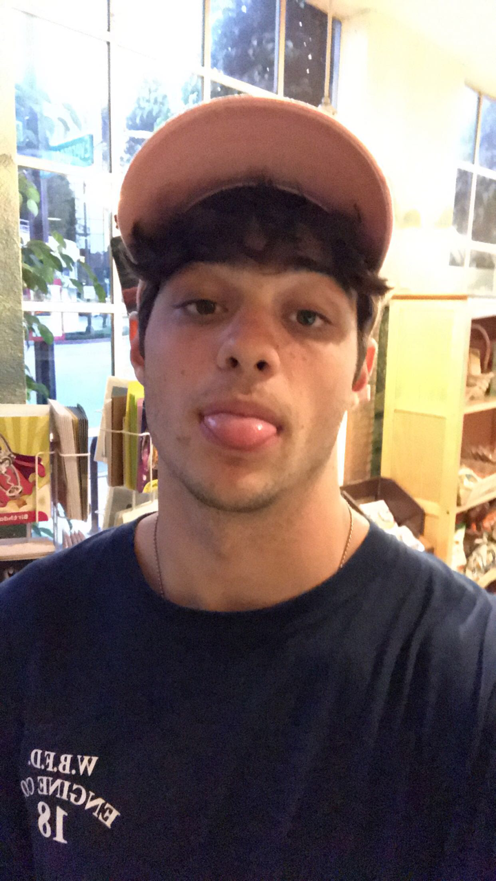 geekgayguy:Noah Centineo