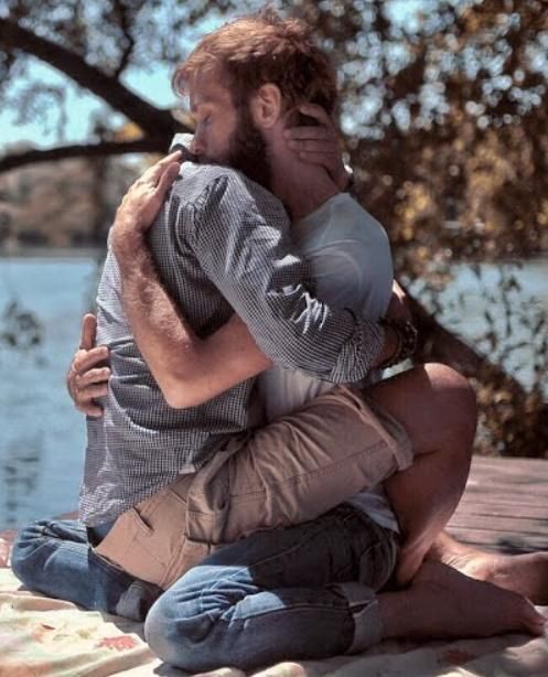 omgaylove:  http://omgaylove.tumblr.com/