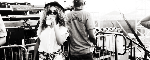 thehollywoodbitches-deactivated:  Beyonce at Coacella 2014 
