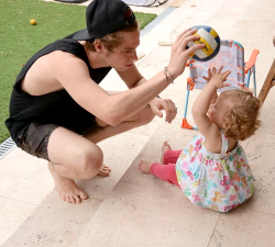 Fivesource: Luke5Sos:  Saw My Cousin Yesterday :-) Shes So Cute 