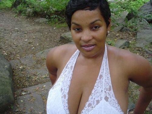 funbaggery:  Dez Vixen rapper with 20 lb titties.