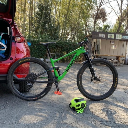 tsurun:外で見ると思ってたよりビビッドなオレンジでびびっとる (Smile Bike Park)www.instagram.com/p/Bt-WZ1BgFcs/?utm_sour