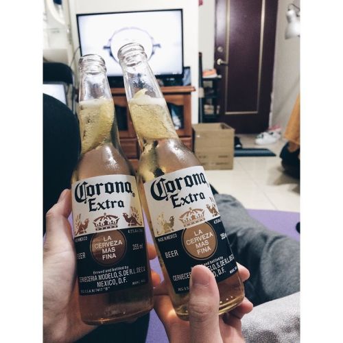 躺椅 啤酒 美劇 北爛男子簡簡單單獲得滿足heehee#workhard #playhard #enjoyurday #night #westworld #tvseries #beer #lover 