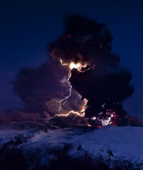 View The Volcano Lightning Photo Gallery