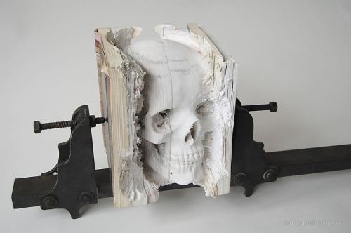 amazinglymediocre:  sixpenceee:  Compilation of Book Sculptures (Source)  These are beautiful and th