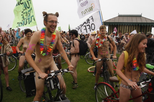 bbana:  world naked bike ride brighton 2016   I had never seen this picture of the guy I call&n