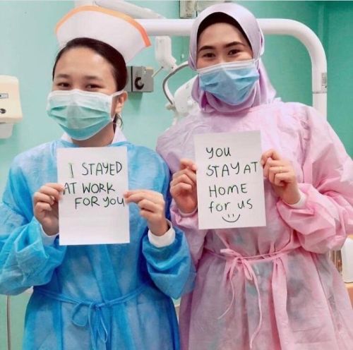 awesome-picz: “I Stayed At Work For You, You Stay At Home For Us!” Doctors And Nurses P