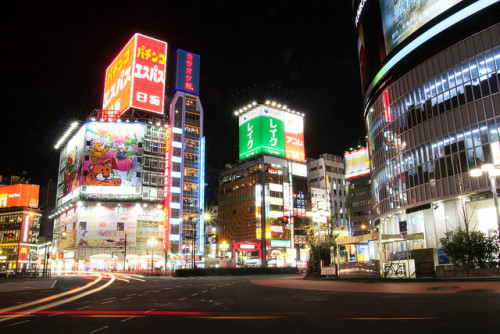 新宿大ガードから歌舞伎町を望む by ヨロズナ / Yorozuna on Flickr.