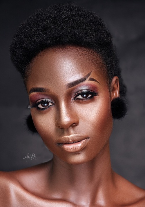 Ever heard of the golden chocolate? Well, here you have it! Phg: Ayo Faboya Ig: @afp.studio