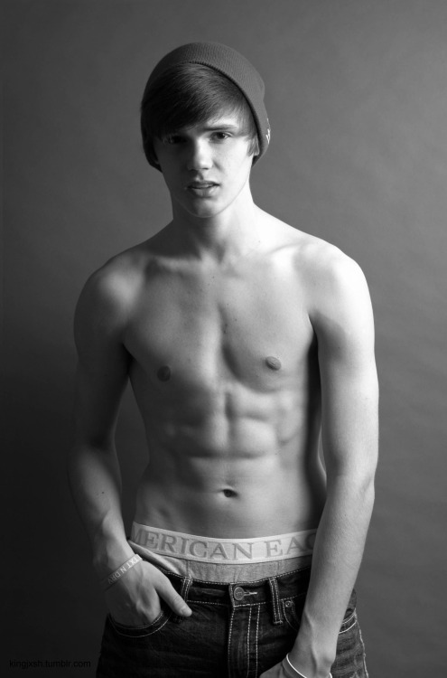 dickade:      Your daily dose of SEXY guys, and HOT cocks dickade.tumblr.com    